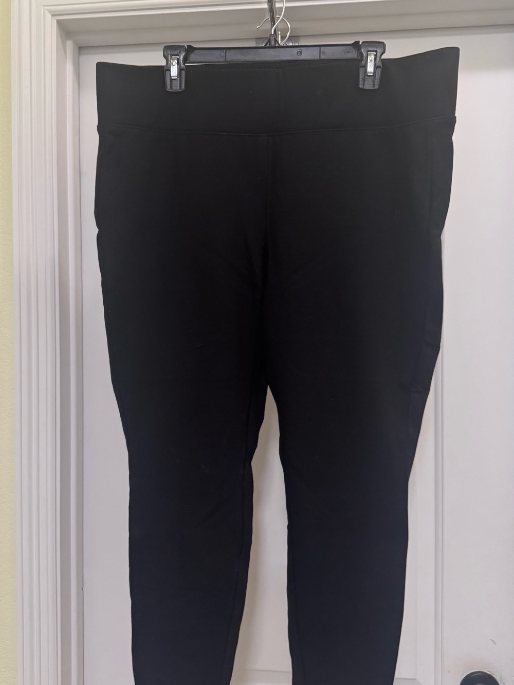 Women's Black Skinny Ponte Leggings - Sleek Everyday Essential
